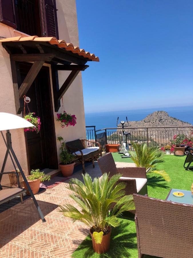 B&B Roomantic & Piscina Idromassaggio Чефалу Екстер'єр фото