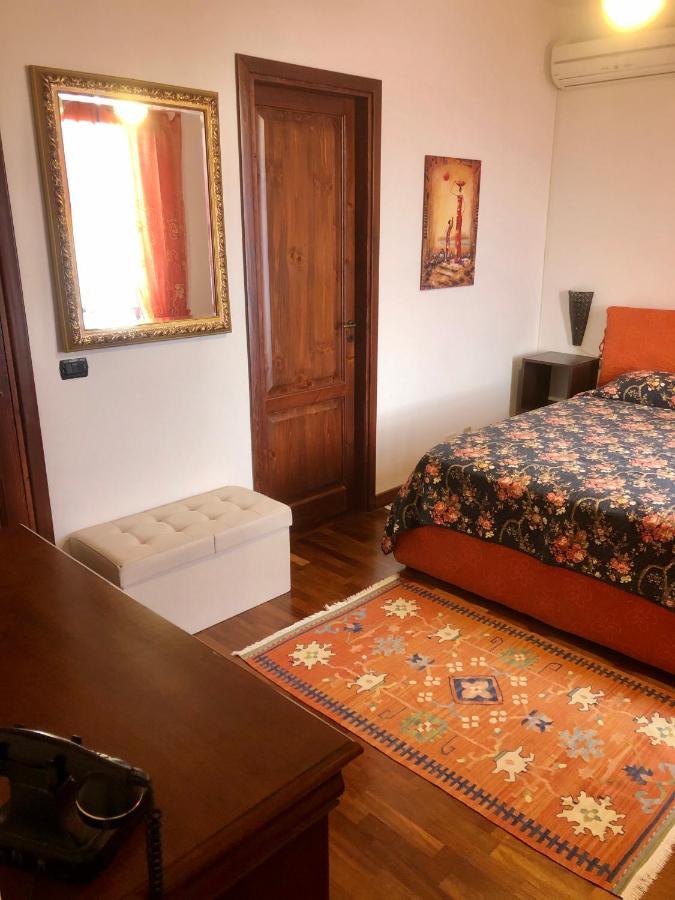 B&B Roomantic & Piscina Idromassaggio Чефалу Екстер'єр фото