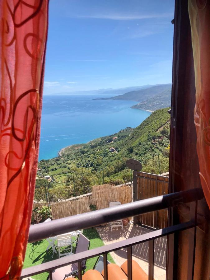 B&B Roomantic & Piscina Idromassaggio Чефалу Екстер'єр фото
