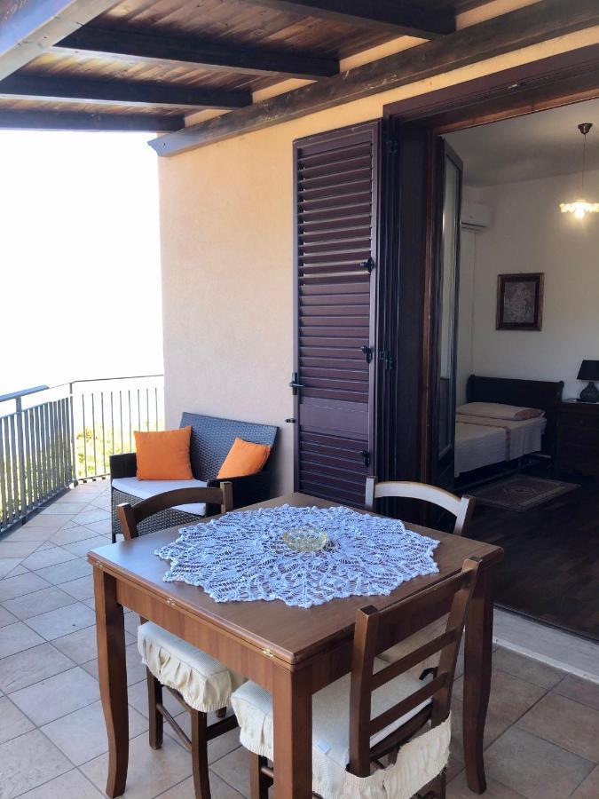 B&B Roomantic & Piscina Idromassaggio Чефалу Екстер'єр фото