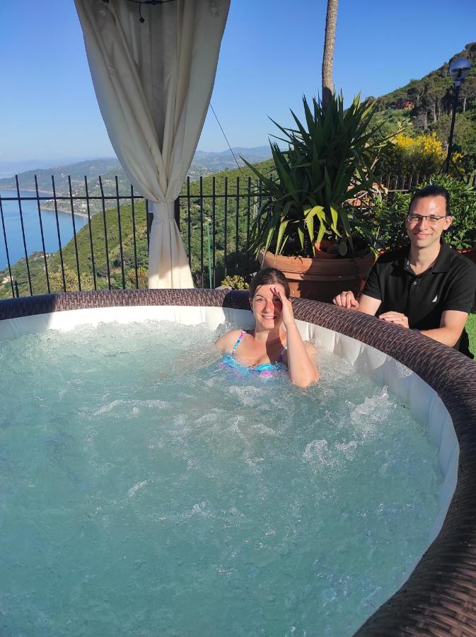 B&B Roomantic & Piscina Idromassaggio Чефалу Екстер'єр фото