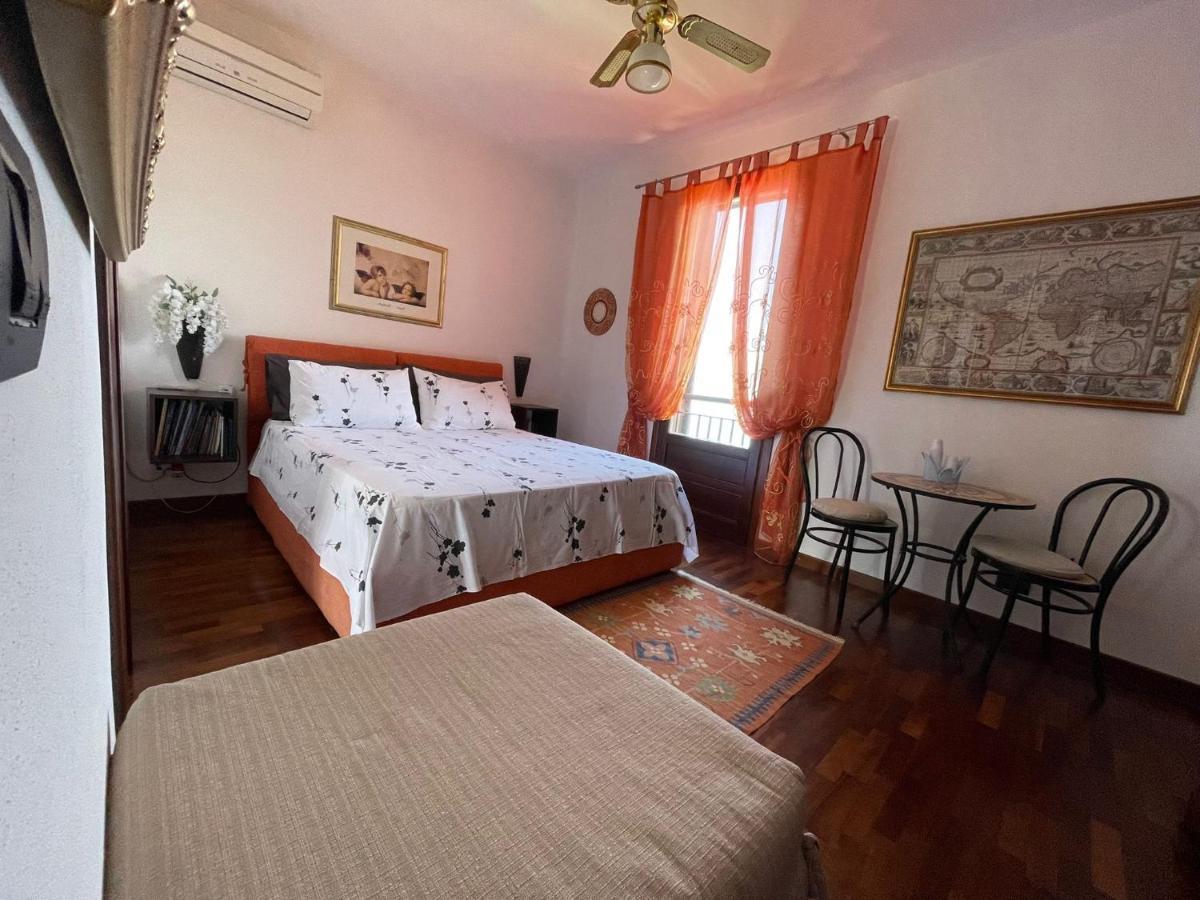 B&B Roomantic & Piscina Idromassaggio Чефалу Екстер'єр фото