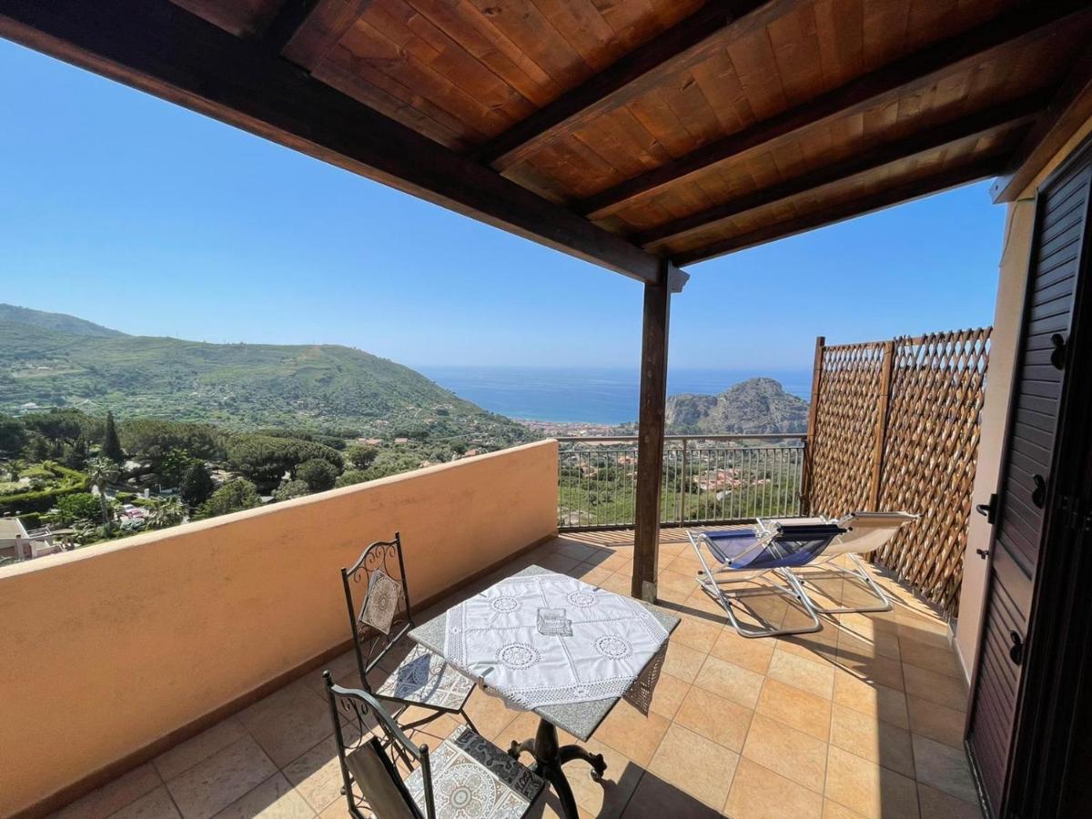 B&B Roomantic & Piscina Idromassaggio Чефалу Екстер'єр фото