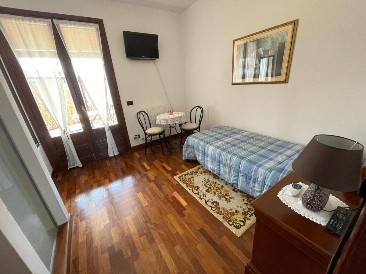 B&B Roomantic & Piscina Idromassaggio Чефалу Екстер'єр фото